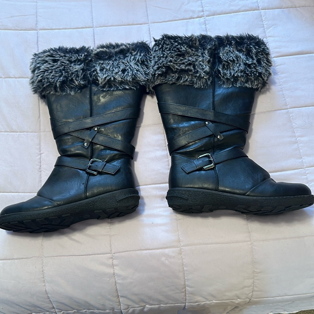 Comfy Moda Canada winter boots.